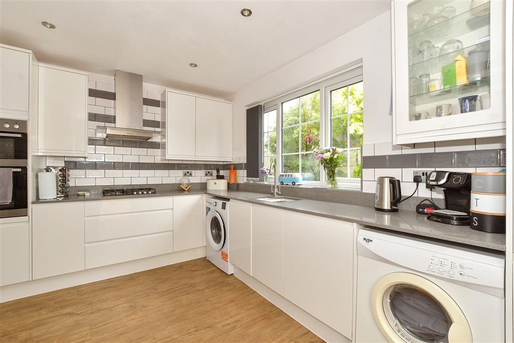 Property photo 3 of 12 Kitchen