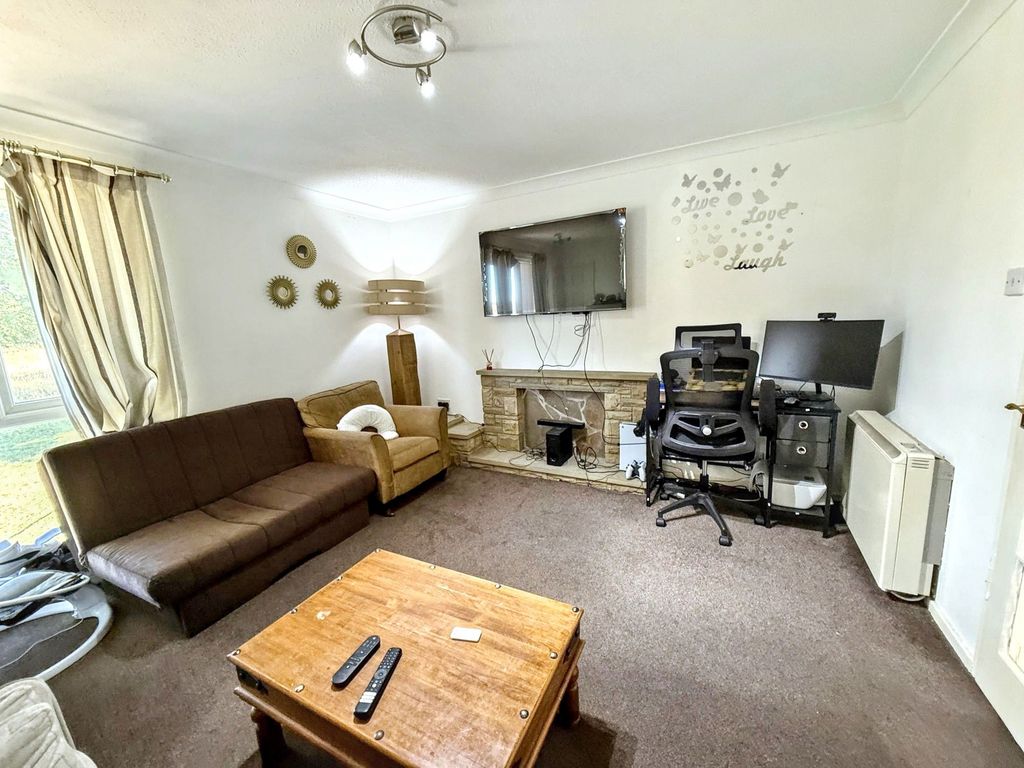 Property photo 2 of 8