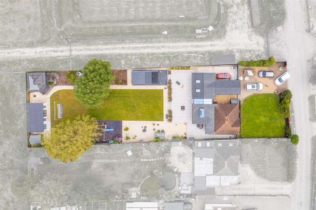 Property photo 2 of 32