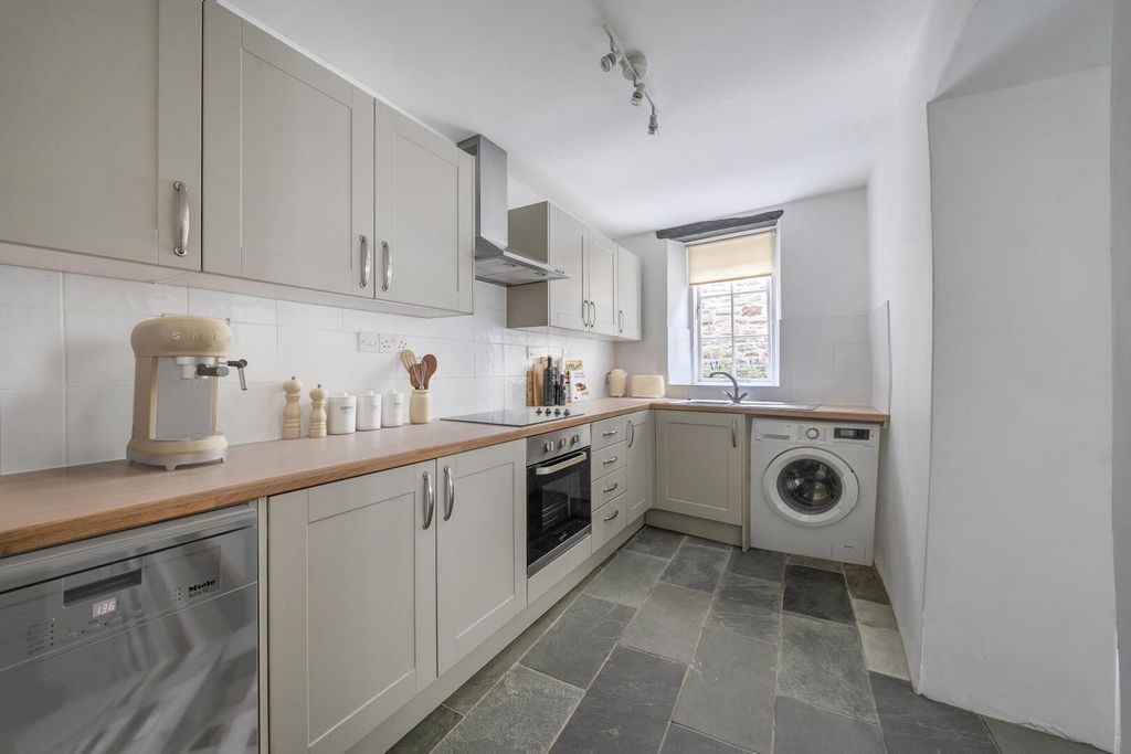 Property photo 2 of 20 Kitchen