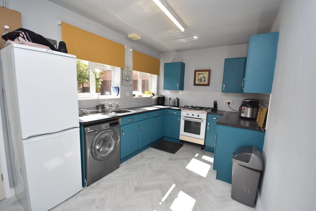 Property photo 3 of 13 Kitchen