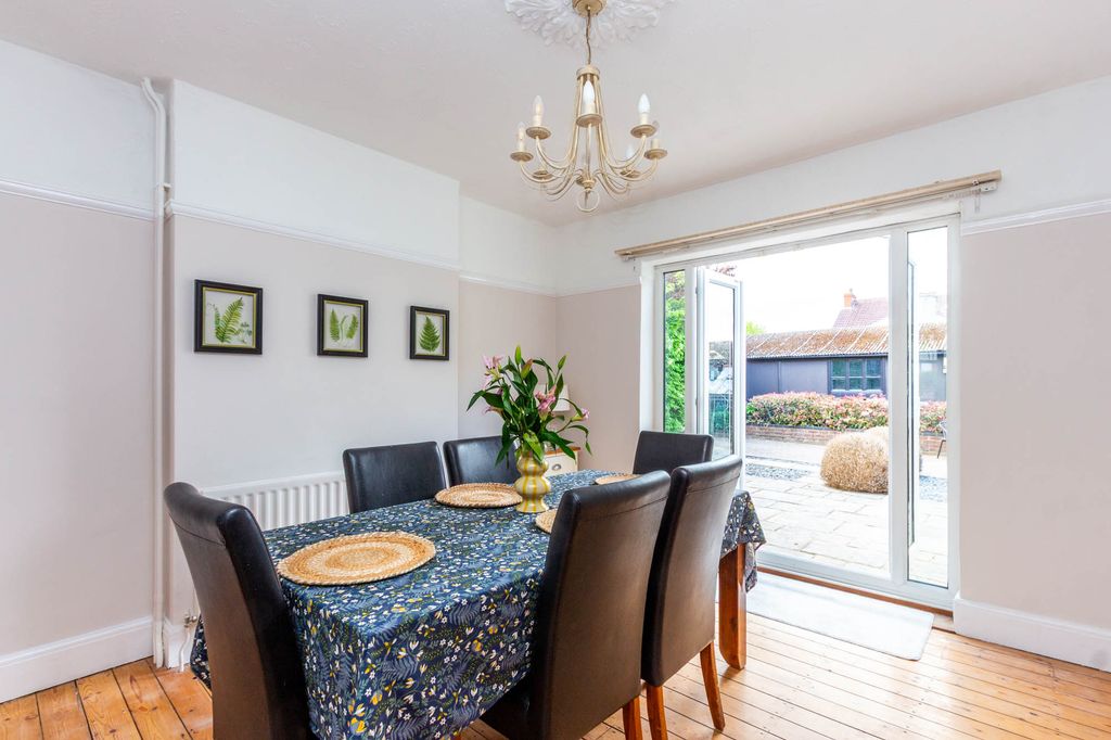 Property photo 3 of 19 Dining Area