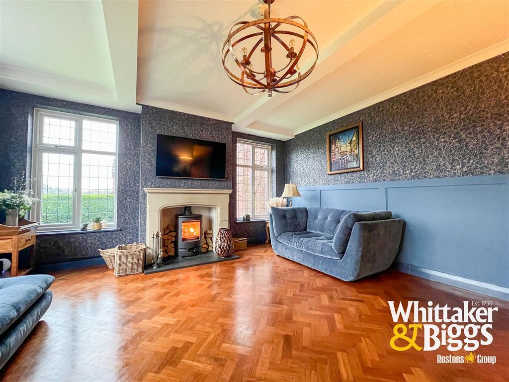 Property photo 3 of 38 Sitting Room