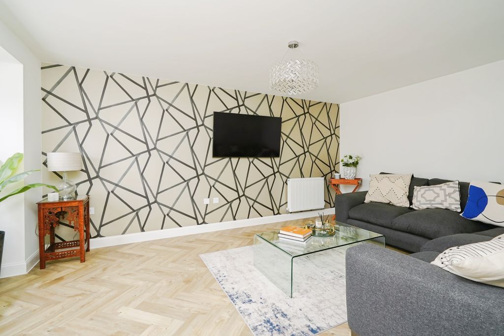 Property photo 3 of 19 Lounge 2