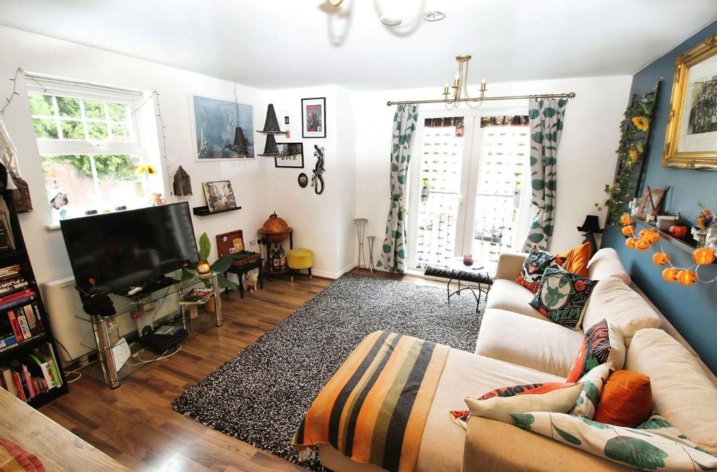 Property photo 2 of 10 Living Room