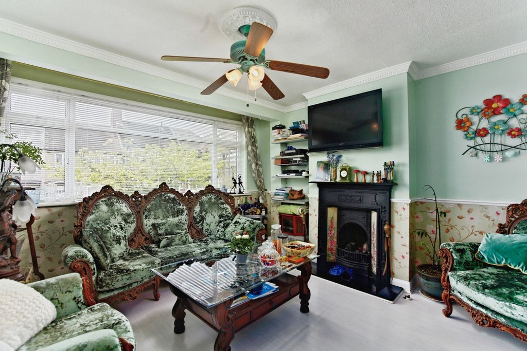 Property photo 2 of 20