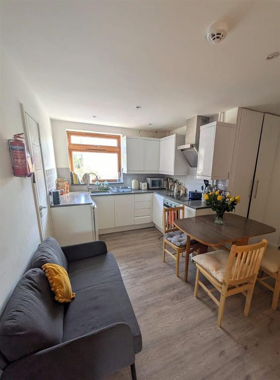 Property photo 3 of 7 4 Thorburn Kitchen.Jpg