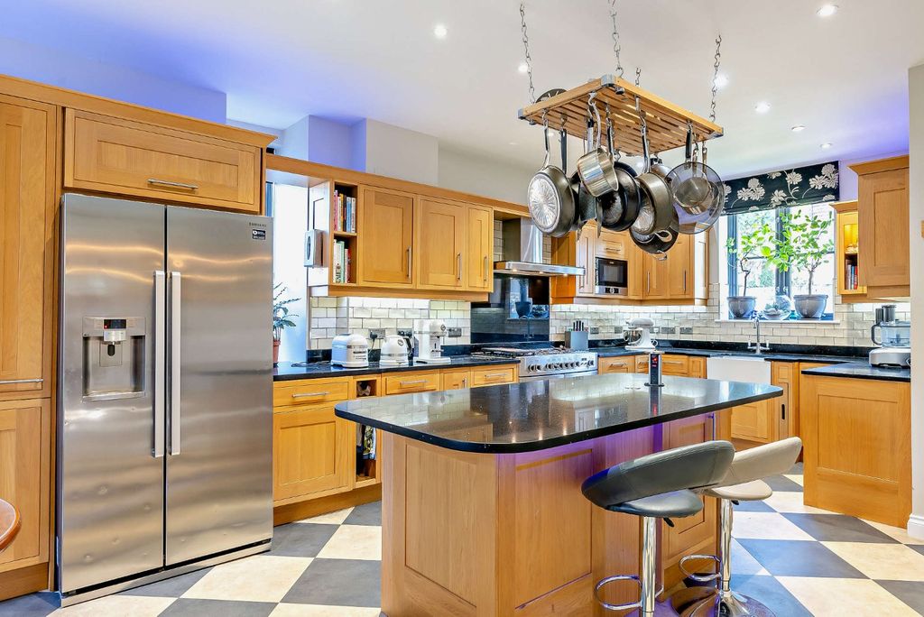 Property photo 3 of 20 Kitchen