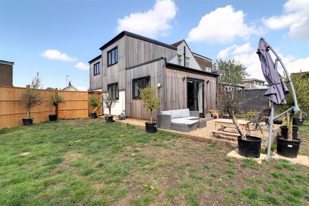 Property photo 3 of 16