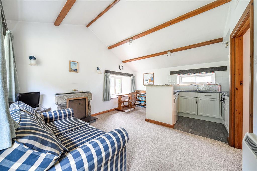 Property photo 3 of 11
