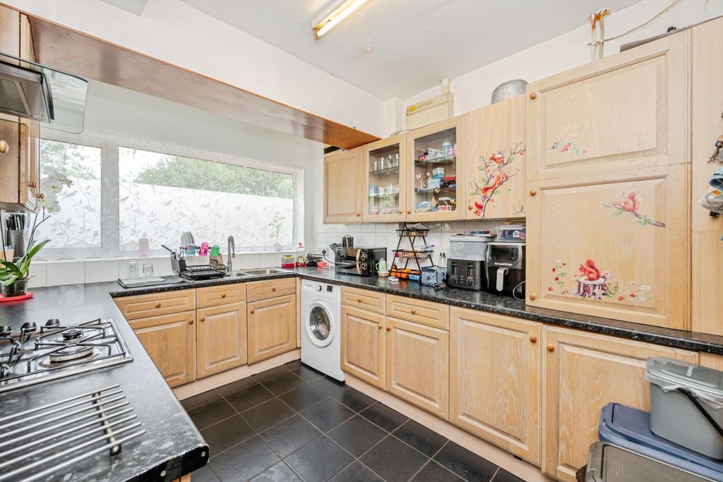 Property photo 2 of 16 Kitchen