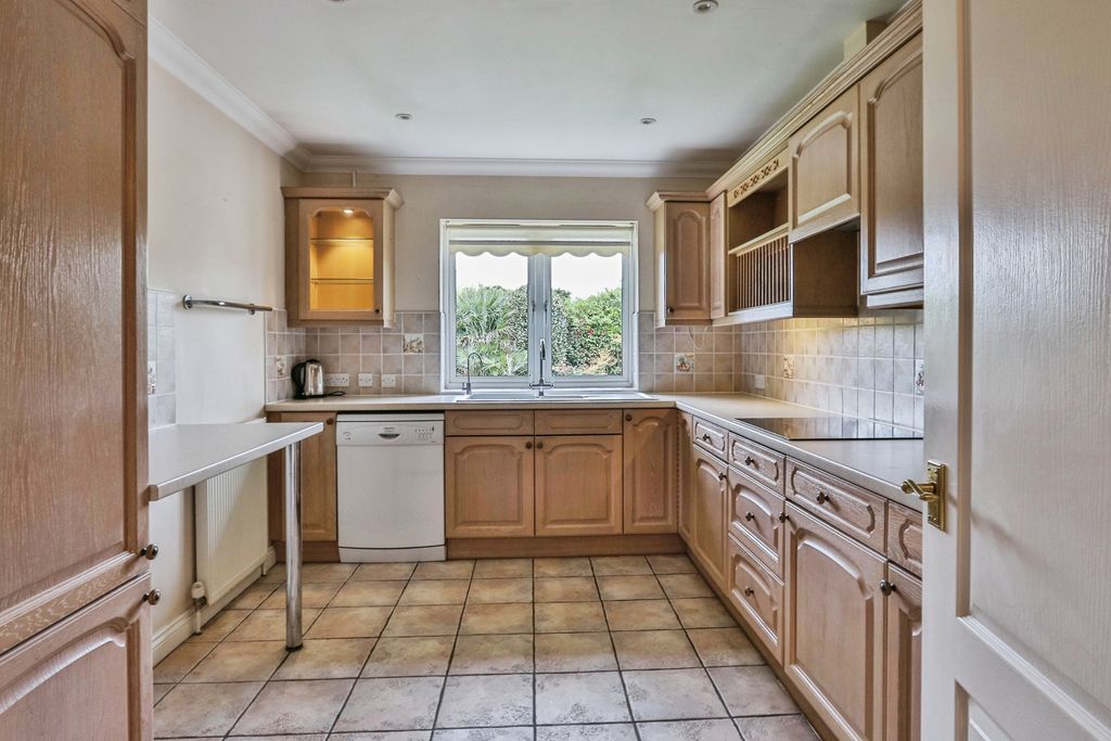 Property photo 2 of 17 Kitchen