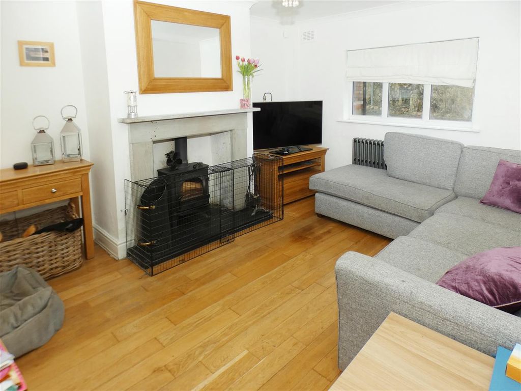 Property photo 3 of 23 Lounge
