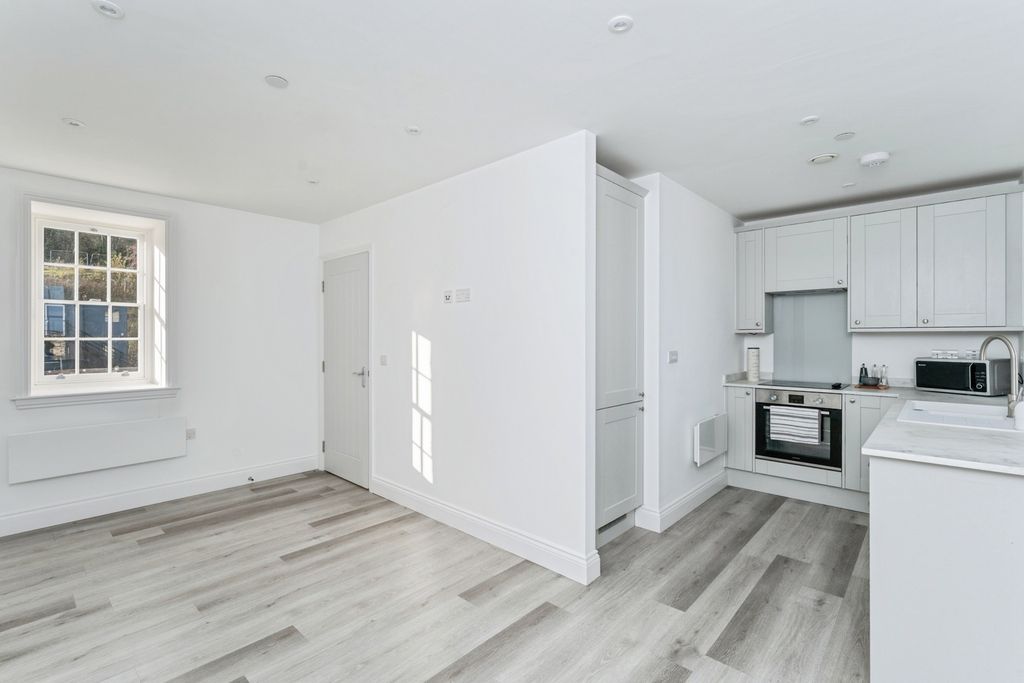 Property photo 3 of 10 Living Room