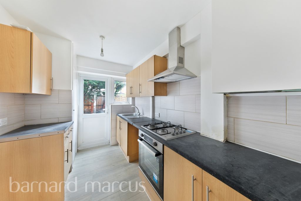 Property photo 3 of 8 Kitchen