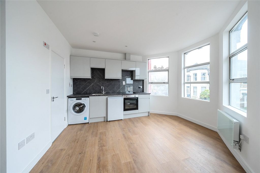 Property photo 2 of 5 Picture No. 05