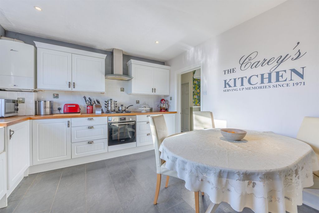 Property photo 2 of 26