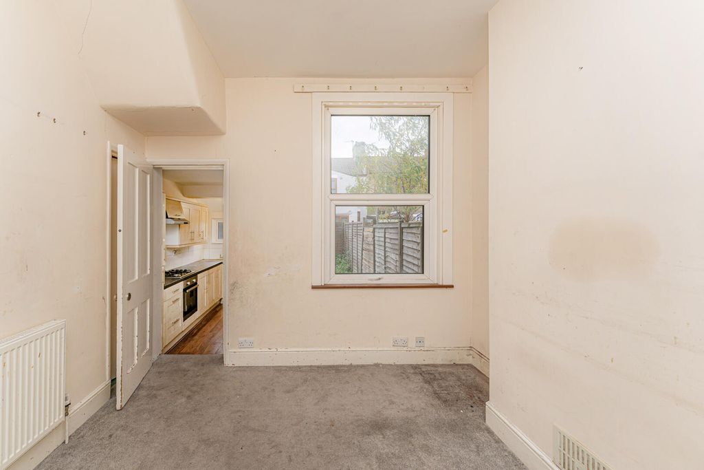 Property photo 3 of 21 Living Room