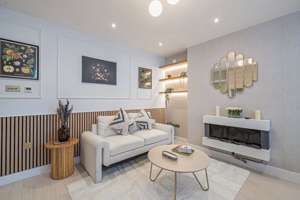 Property photo 2 of 17 Picture No. 11