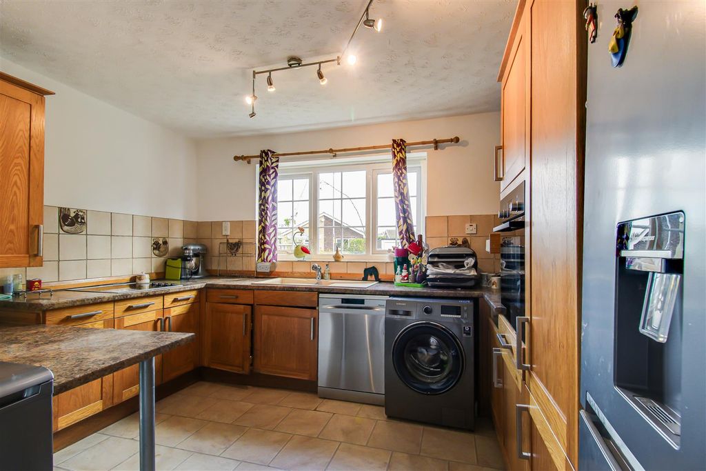 Property photo 2 of 16