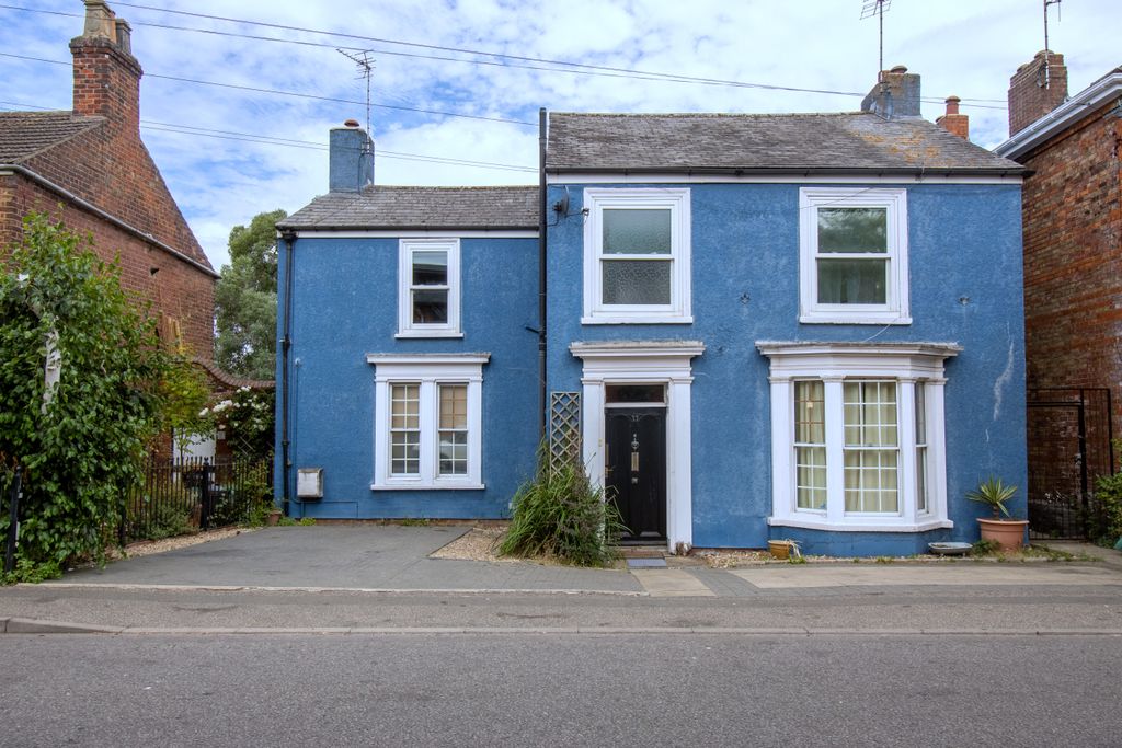 Property photo 1 of 18