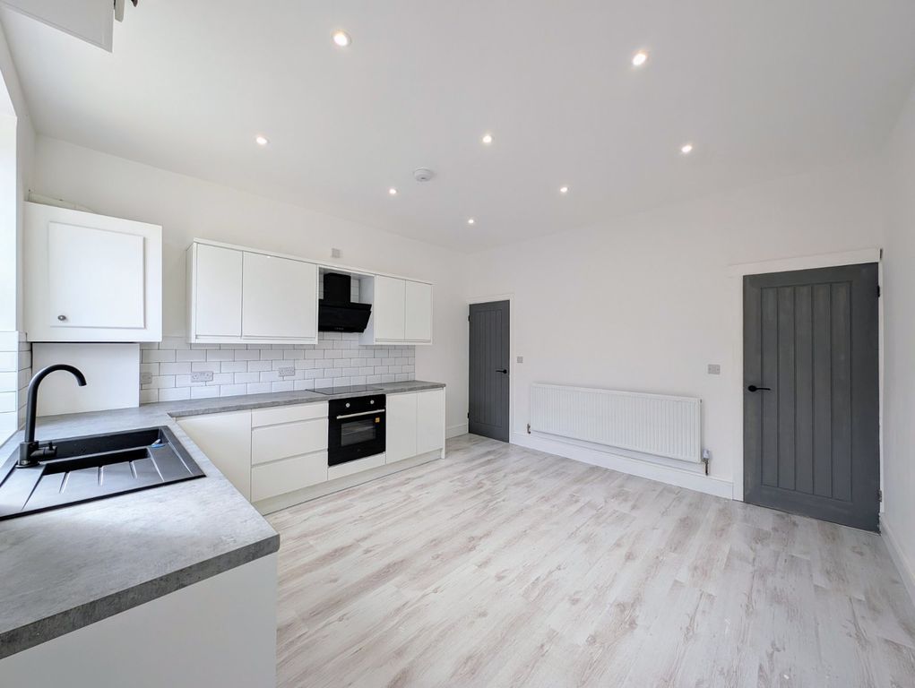 Property photo 3 of 21 Picture No. 15