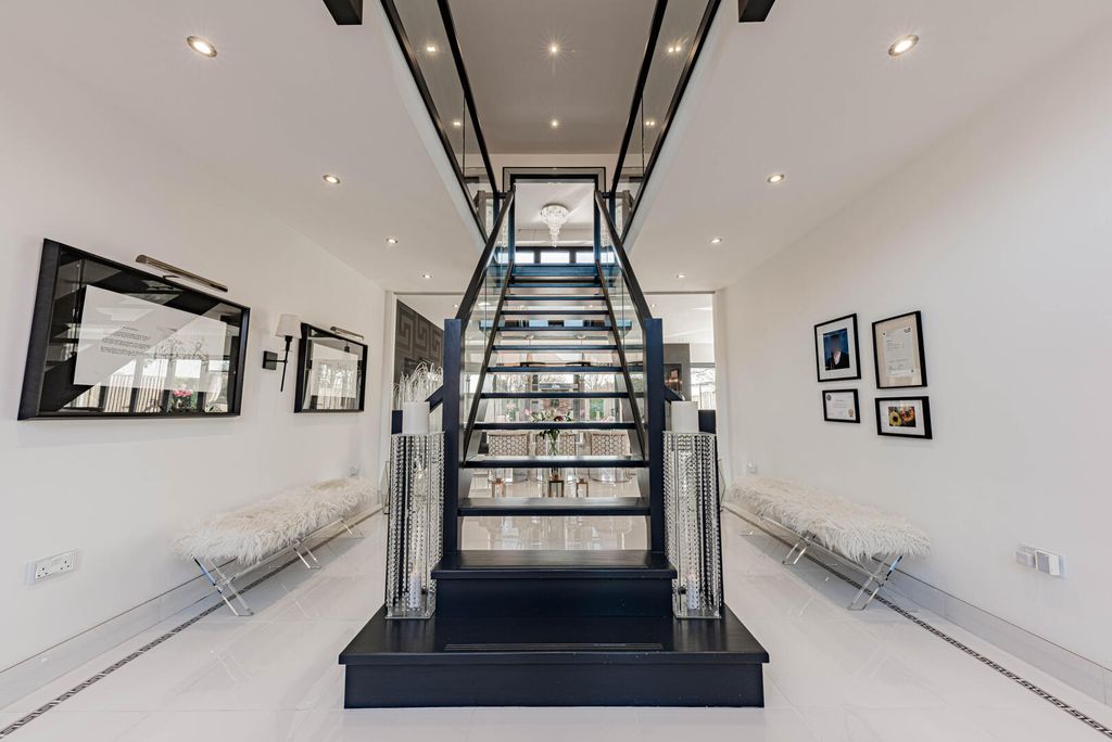 Property photo 2 of 50 Hallway