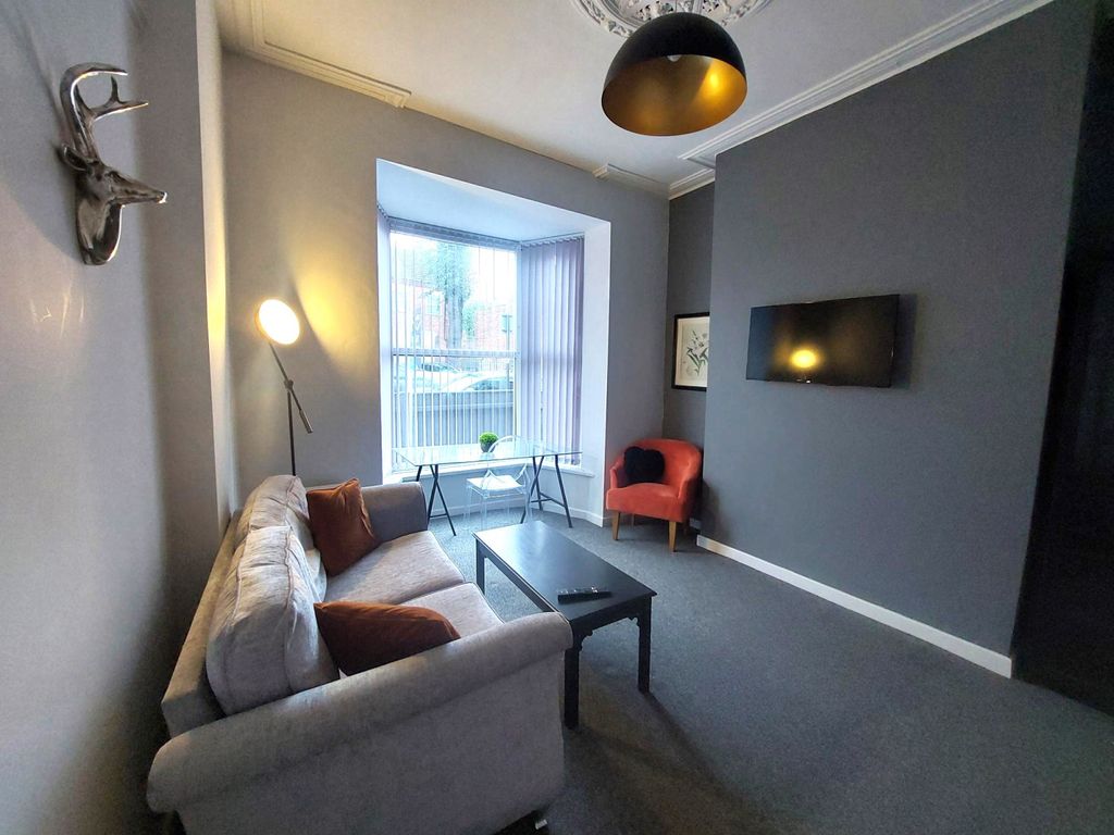 Property photo 1 of 14 Large Furnished Apartment To Let