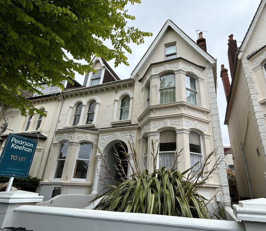 Property photo 1 of 6 Front 2