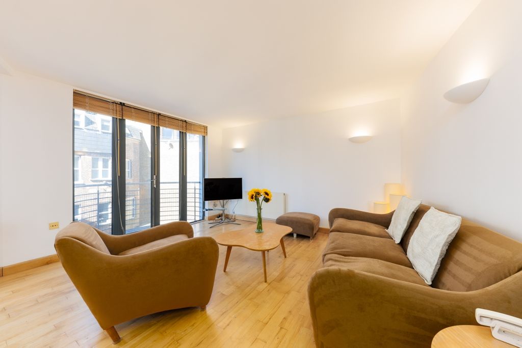 Property photo 1 of 10 Three Oak Lane 21