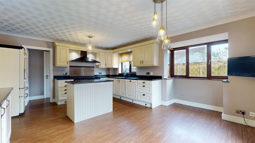 Property photo 3 of 32 02212025_160442.Jpg