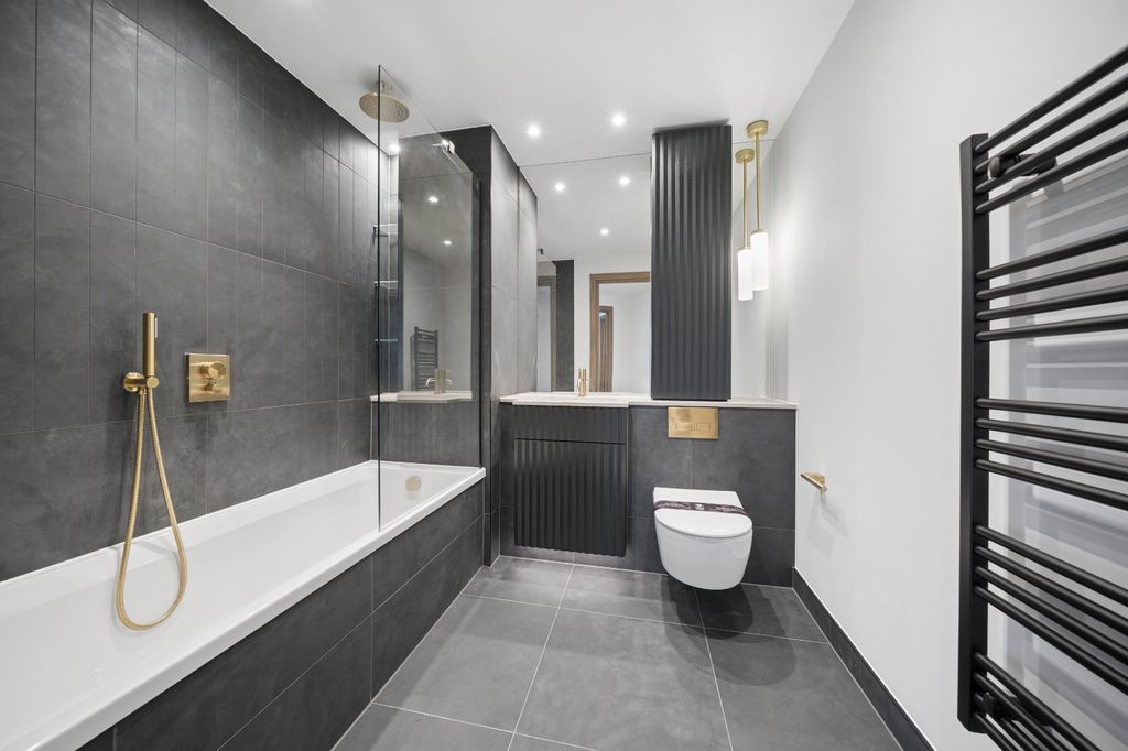 Property photo 3 of 8 Bathroom