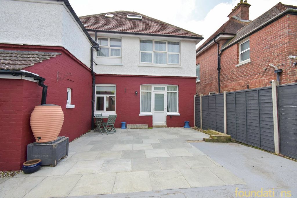 Property photo 2 of 17