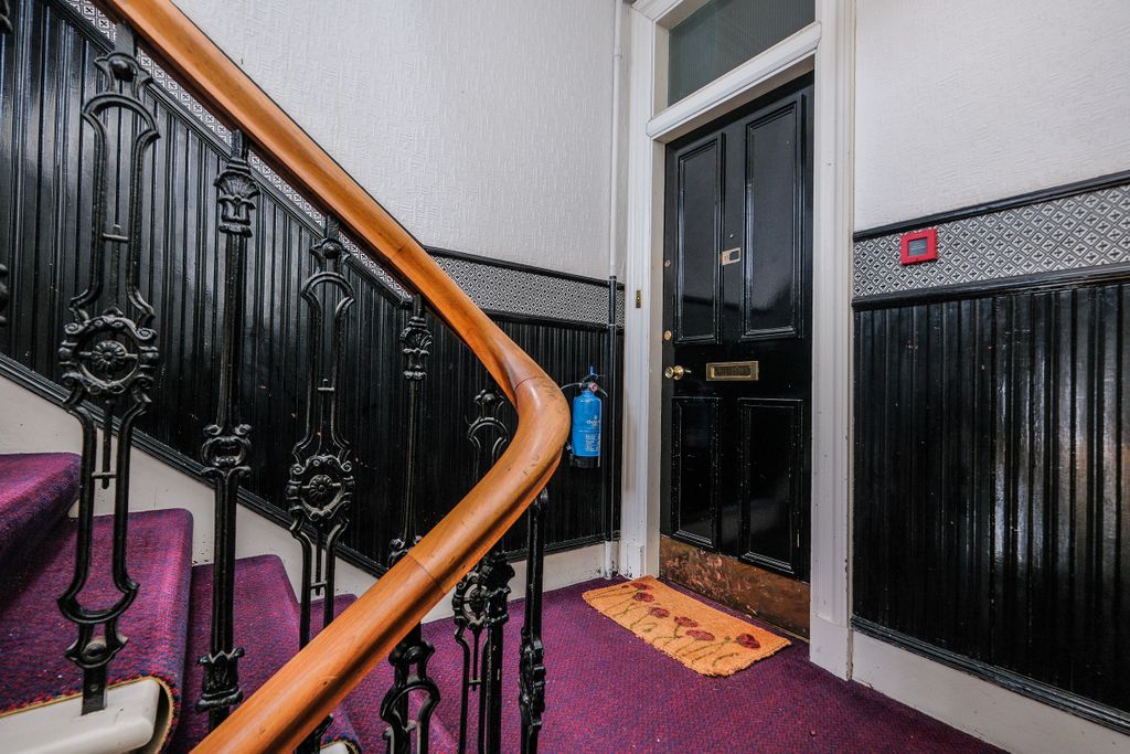 Property photo 2 of 12 Stairwell