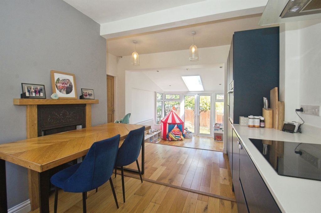 Property photo 3 of 17