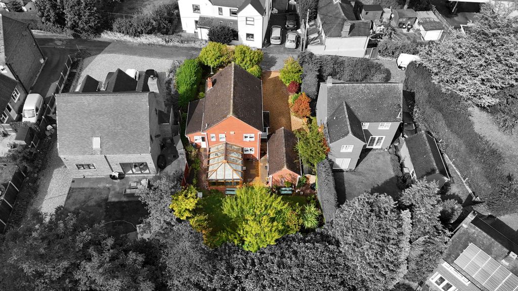 Property photo 2 of 34