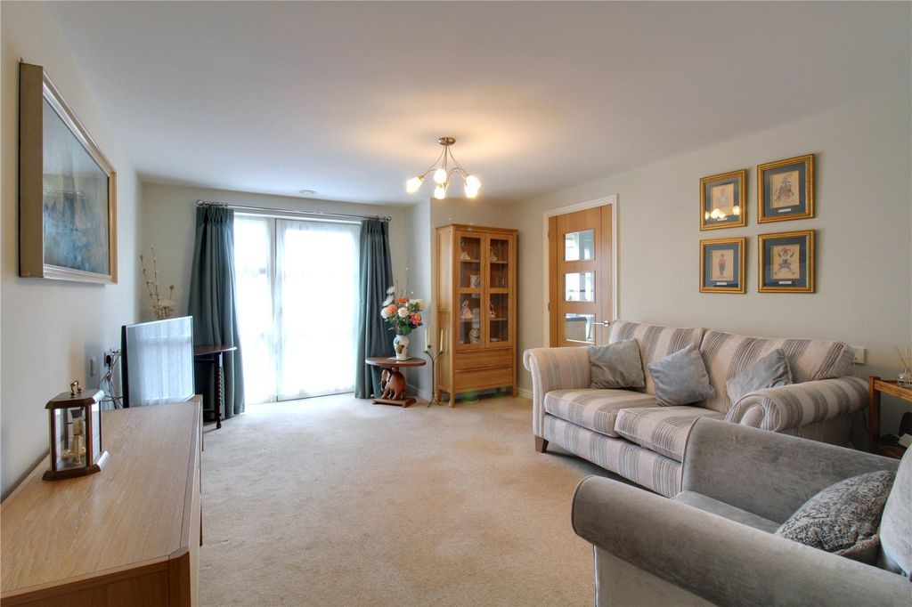 Property photo 2 of 18 Picture No. 13