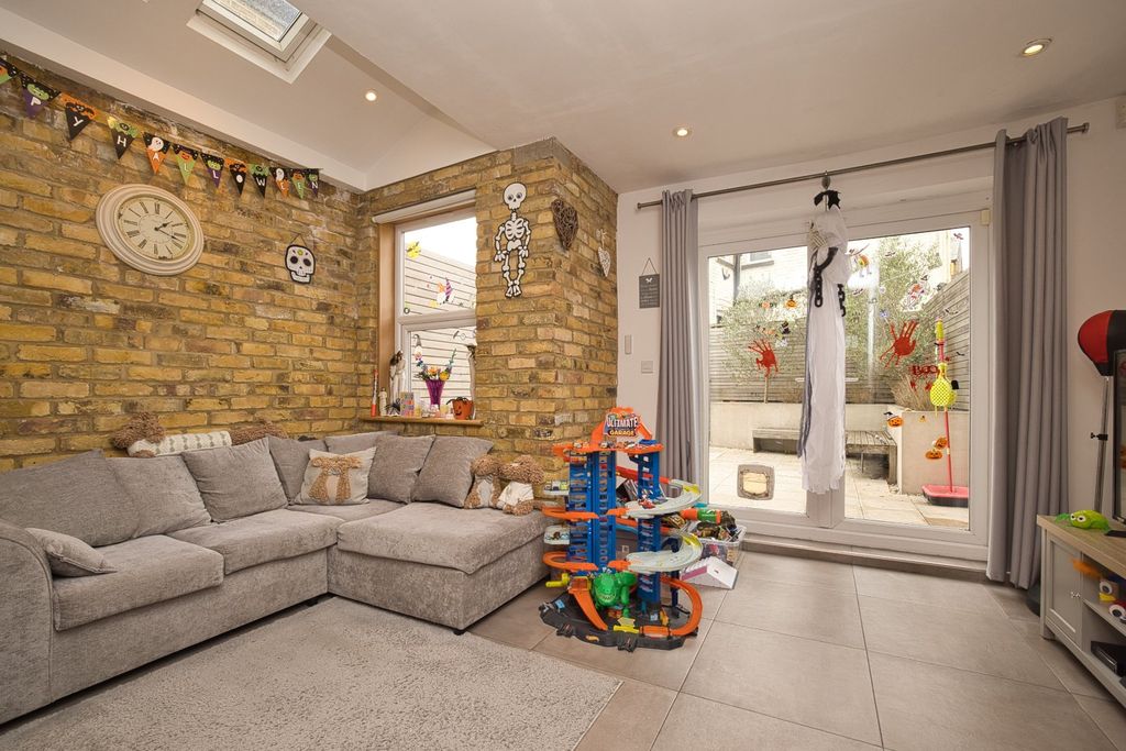 Property photo 3 of 14 Picture 3