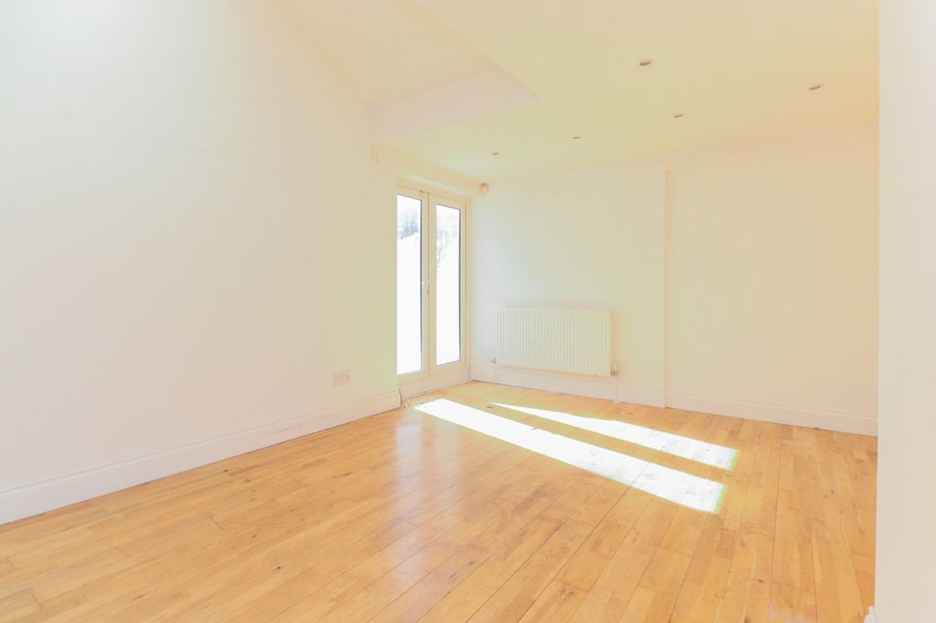 Property photo 3 of 11 Picture 3