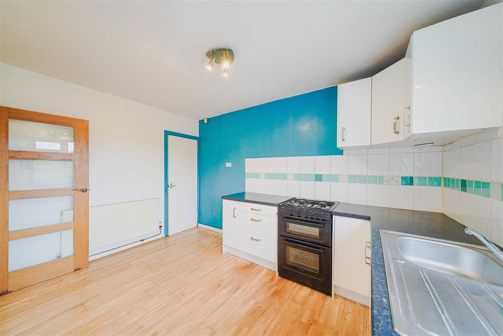 Property photo 3 of 19 Kitchen