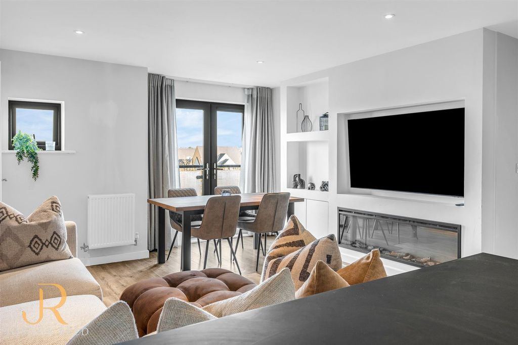 Property photo 3 of 13 Internal-13.Jpg