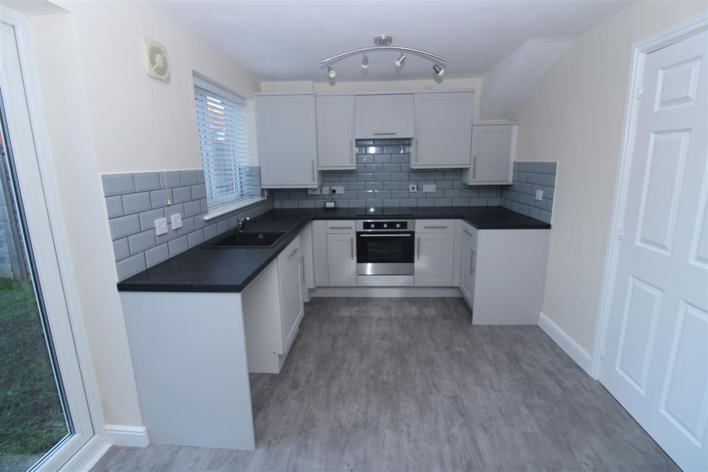 Property photo 2 of 21 Fitted Dining Kitchen