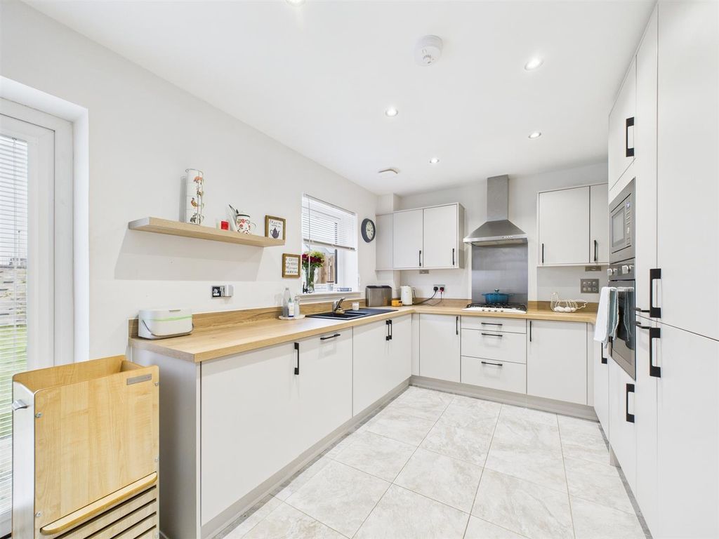 Property photo 2 of 21 Cam01486G0-Pr0895-Still001.Jpg