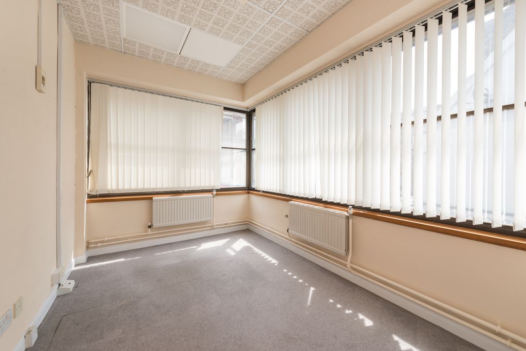 Property photo 2 of 26 General Barclays-9