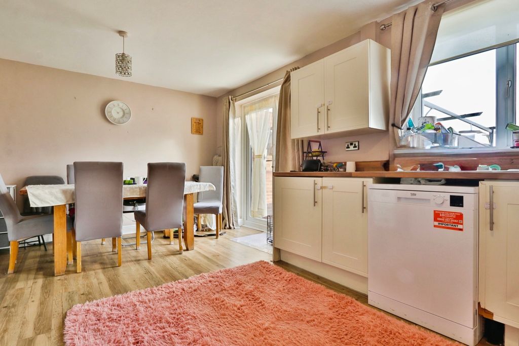 Property photo 3 of 12 4804447