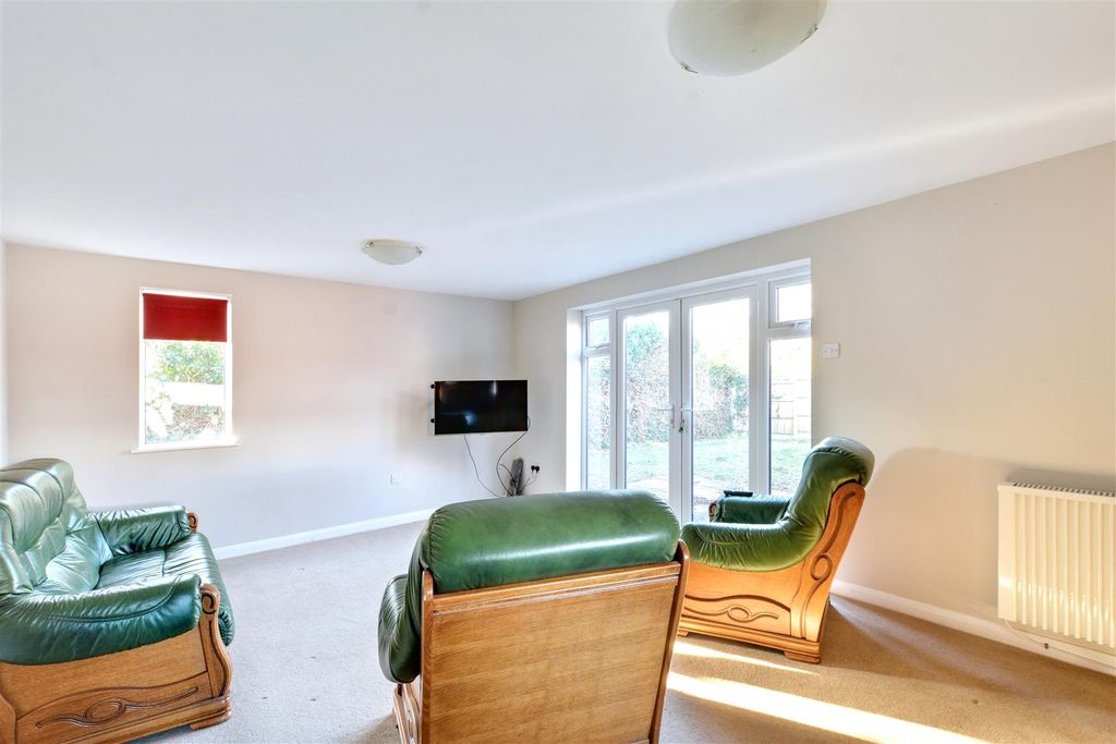 Property photo 2 of 13 Lounge_1.Jpeg