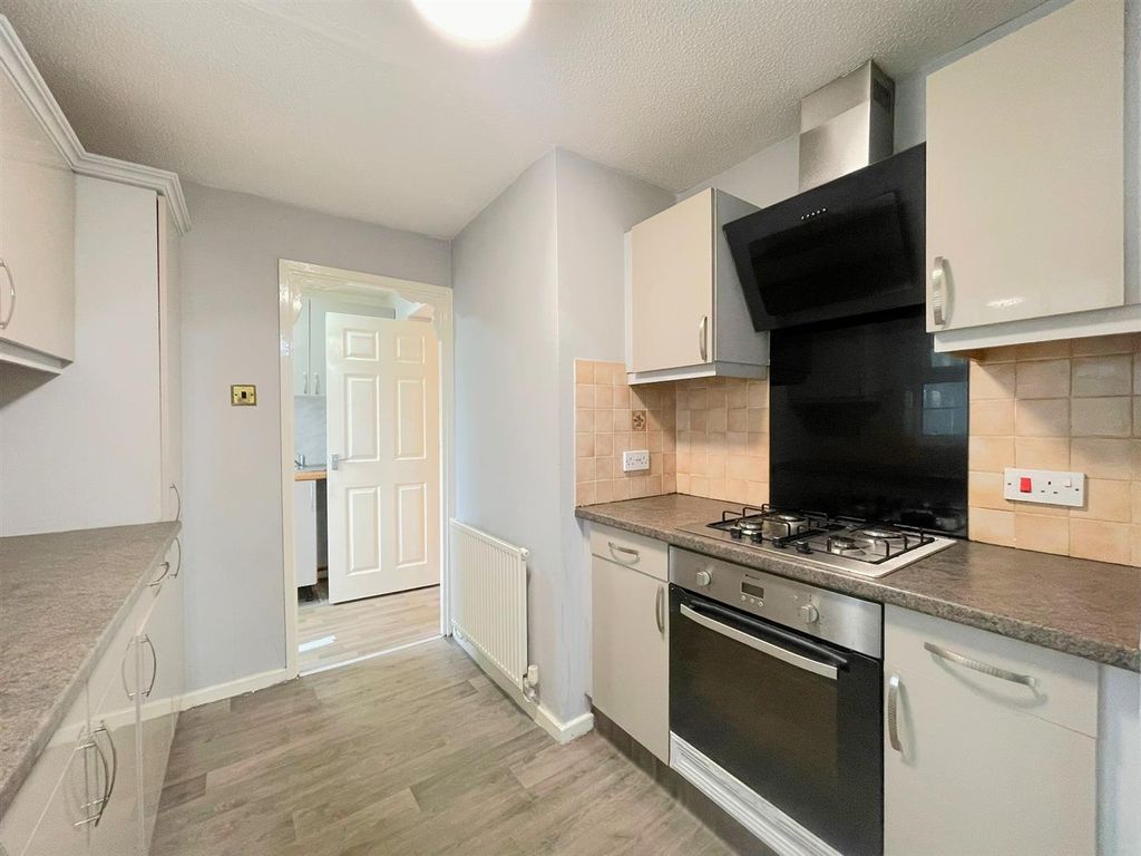 Property photo 3 of 16 Kitchen