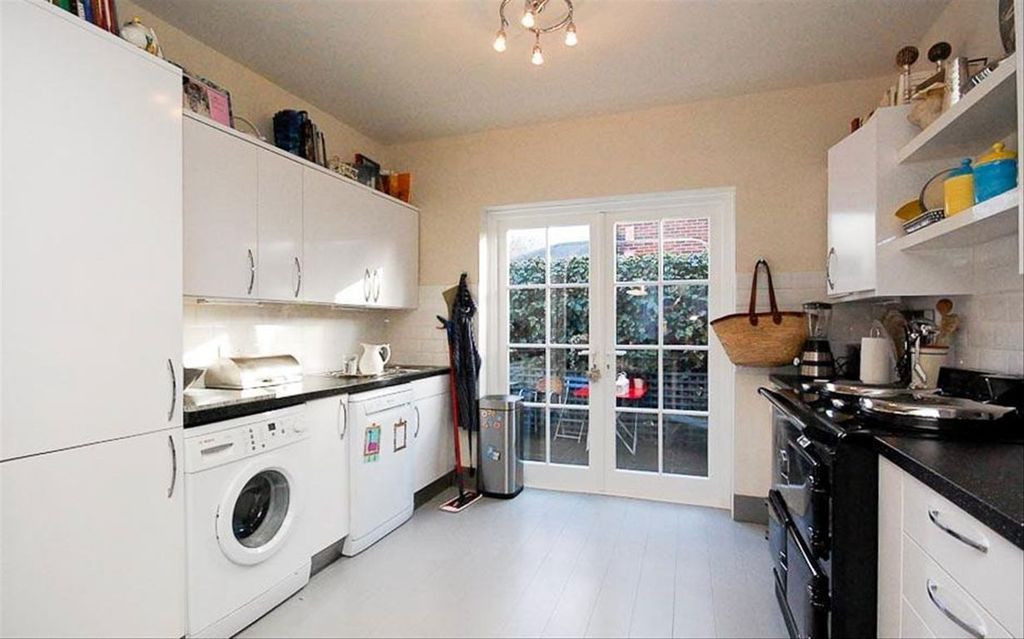 Property photo 2 of 8