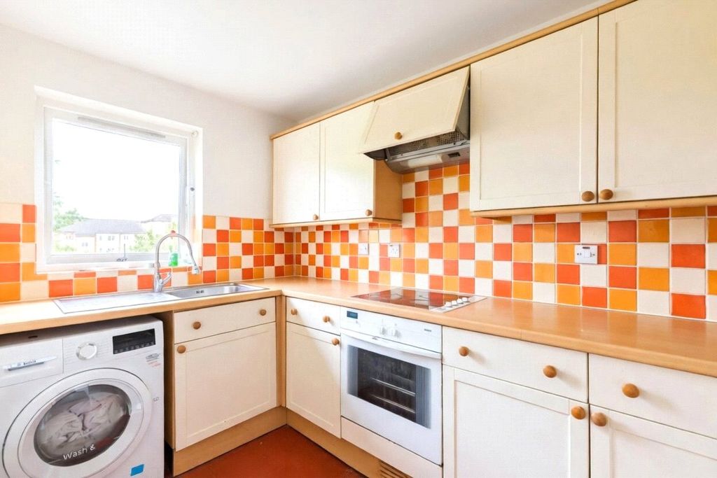 Property photo 3 of 6 Picture No. 10