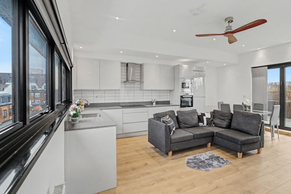 Property photo 3 of 19